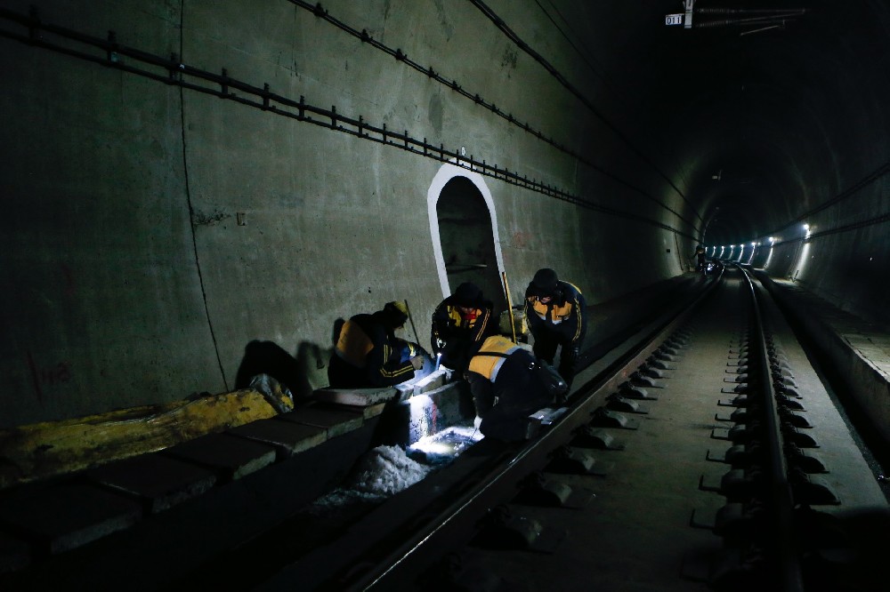 费县铁路运营隧道病害现状